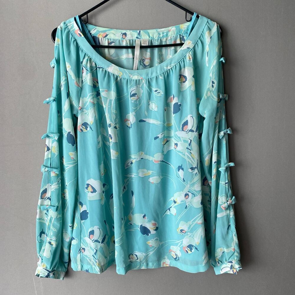 Lauren Conrad sz XS blue floral blouse